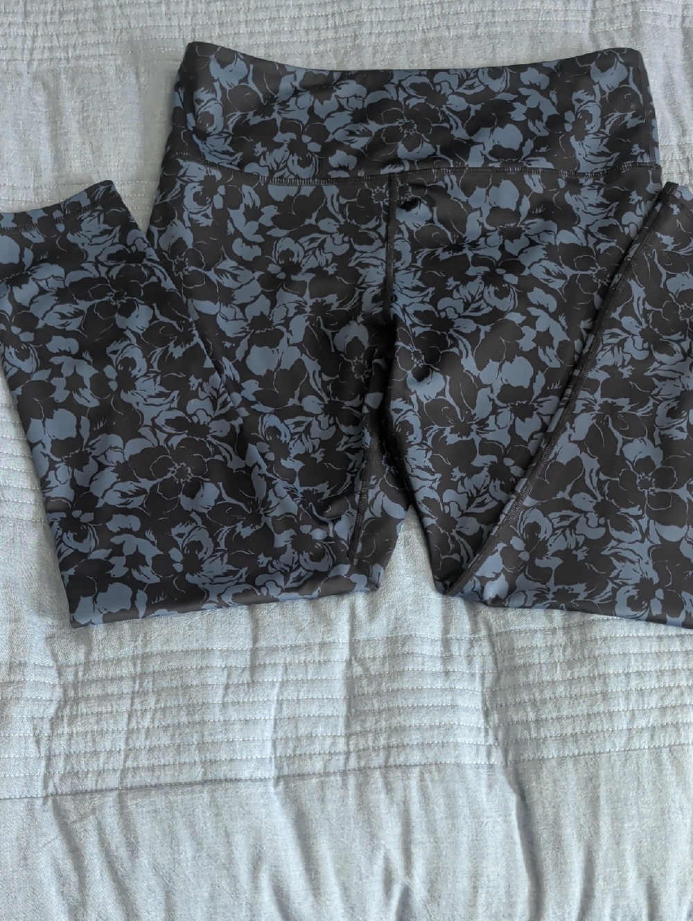 ZYIA Black and Gray Floral Capri Leggings